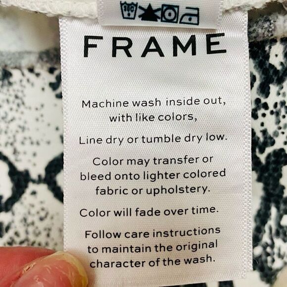 NWT FRAME Le Mini Split Front Python-Print Skirt New with tags - Picture 16 of 16